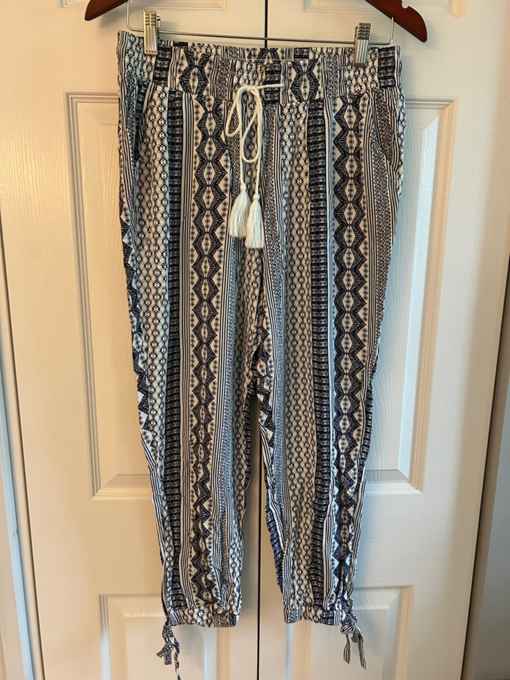 Jack by BB Dakota Black & White Aztec-Stripe Drawstring Pants